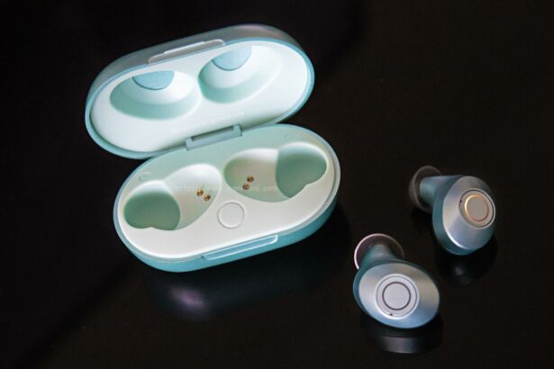 Review: Momax Pills True Wireless Stereo Bluetooth Earphones | Iconic MNL