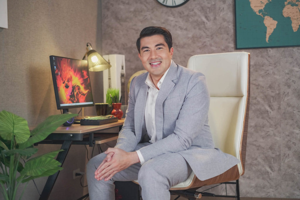 LG Monitors Brand Ambassador Luis Manzano for LG Standard Monitor