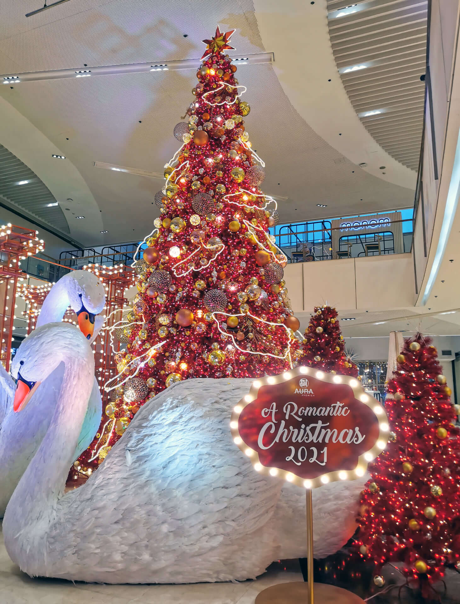SM Aura Premier Lights Up A Christmas To Fall In Love With - Iconic MNL