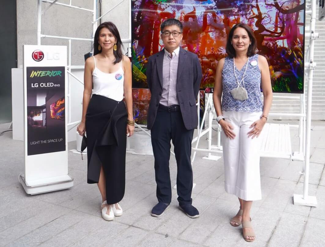 Trickie Lopa and Lisa Ongpin-Periquet (Art Fair co-founders) with Mr. Sunho Choi, LGEPH VP for Home Entertainment