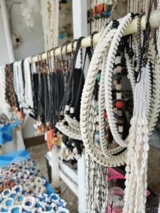 Island Hopping Souvenir Shops in Puka Beach 01