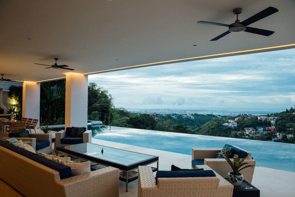 Pool View Luxury Villa in Busay