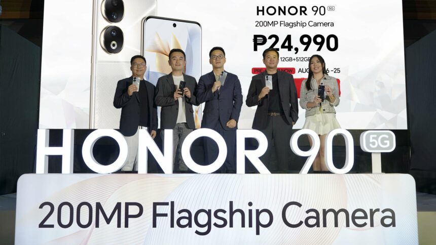 HONOR Philippines PR Manager Pao Oga GTM Manager Steven Yan Country Manager Sean Yuan Vice President Stephen Cheng and Brand Marketing Manager Joepy Libo on scaled