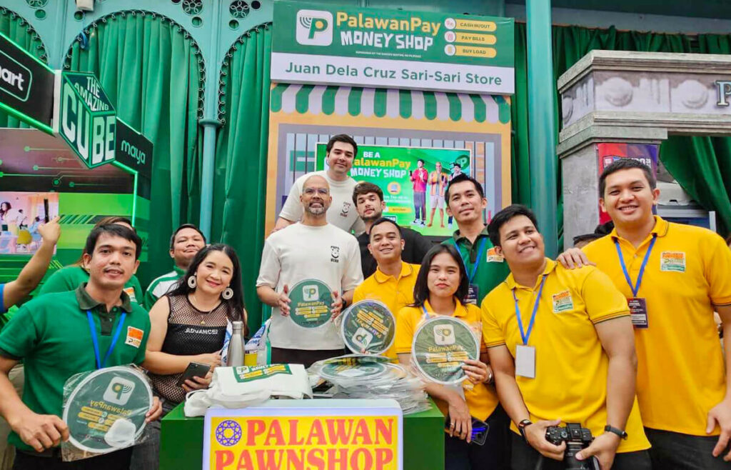 Paras Family together with Palawan Group of Companies officers during the Ultra Mega Expo