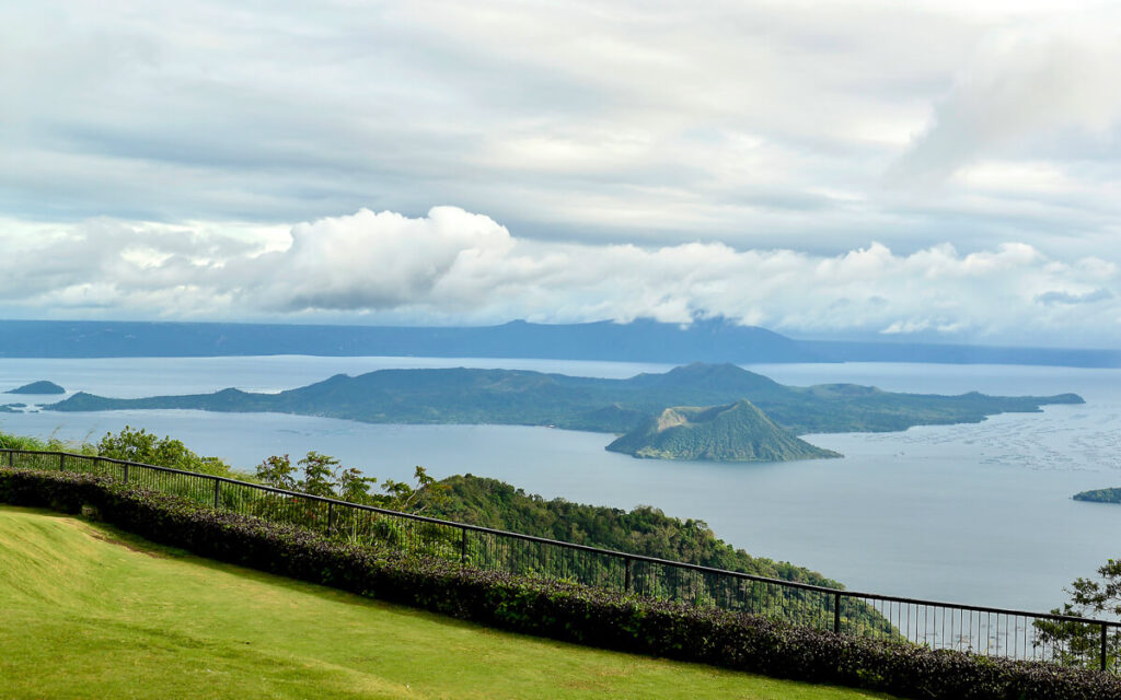 Taal Vista Hotel Taal Volcano View