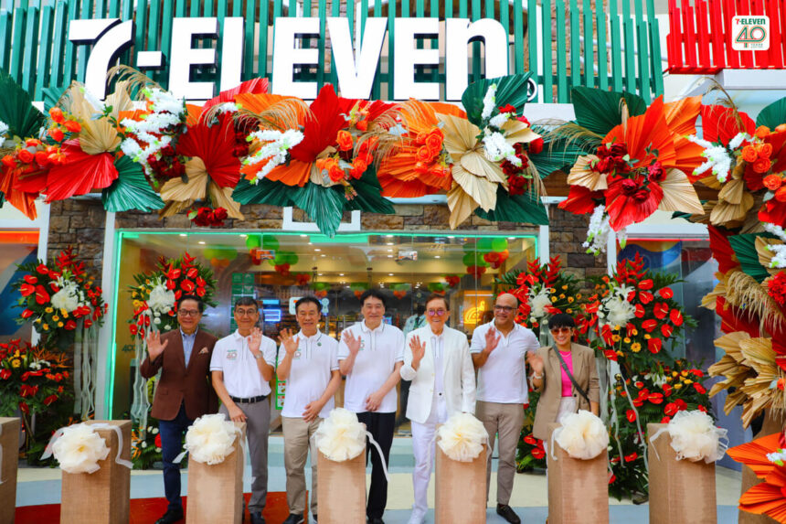 7-Eleven 4000th Store - Ribbon Cutting