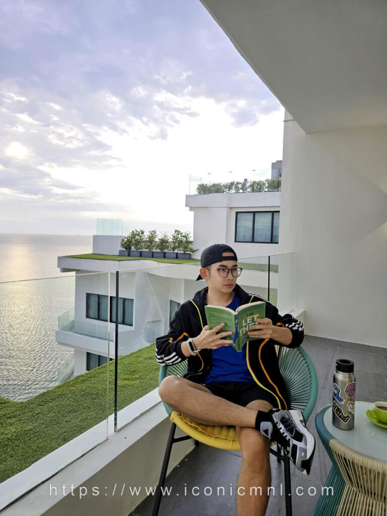 Lime Resort Manila Premier King Bayview Suite Balcony