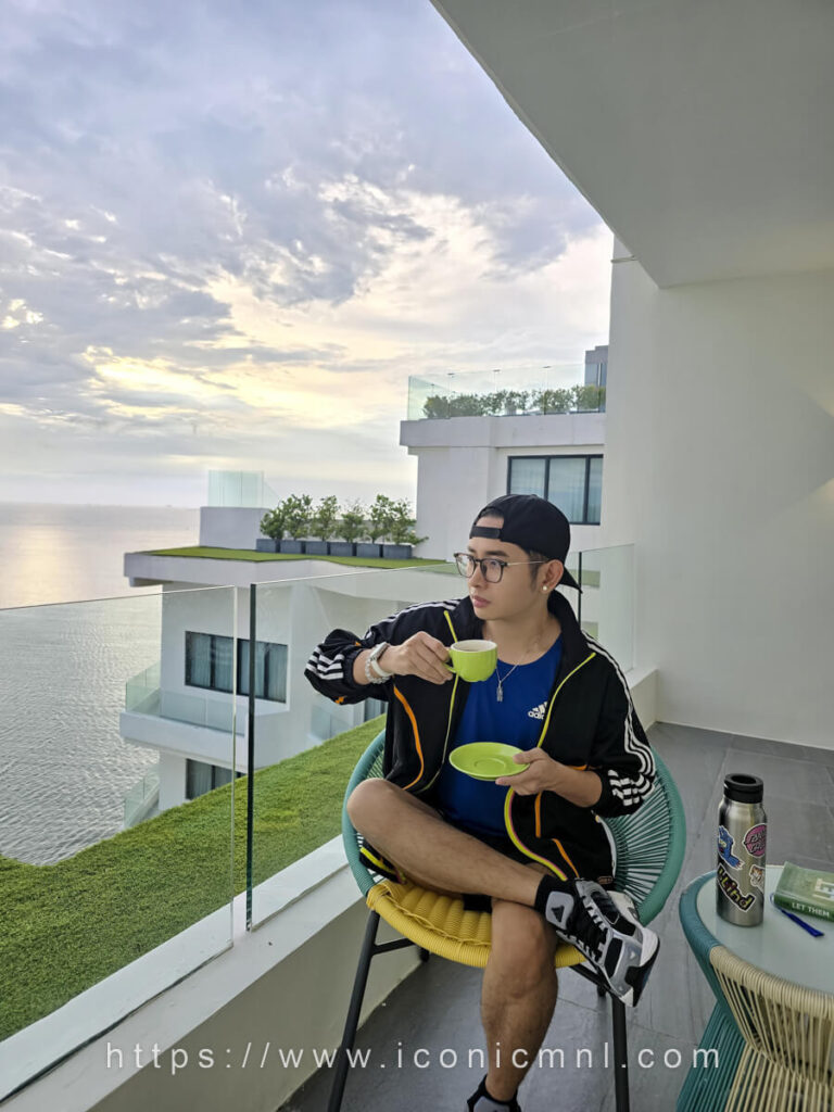 Lime Resort Manila Premier King Bayview Suite Balcony