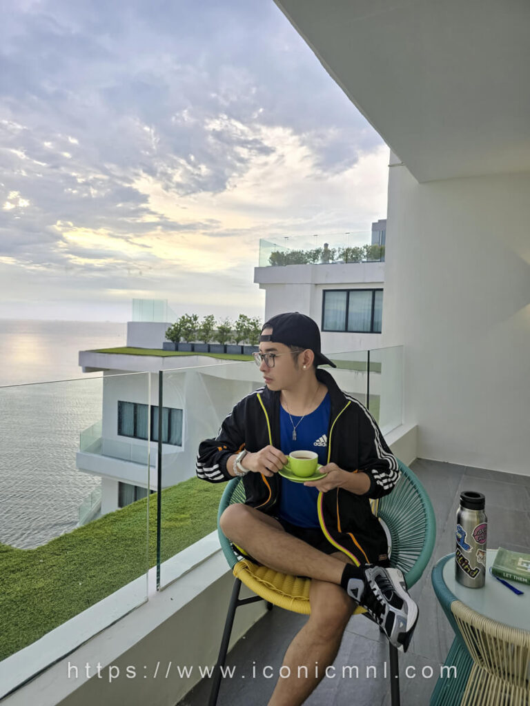 Lime Resort Manila Premier King Bayview Suite Balcony
