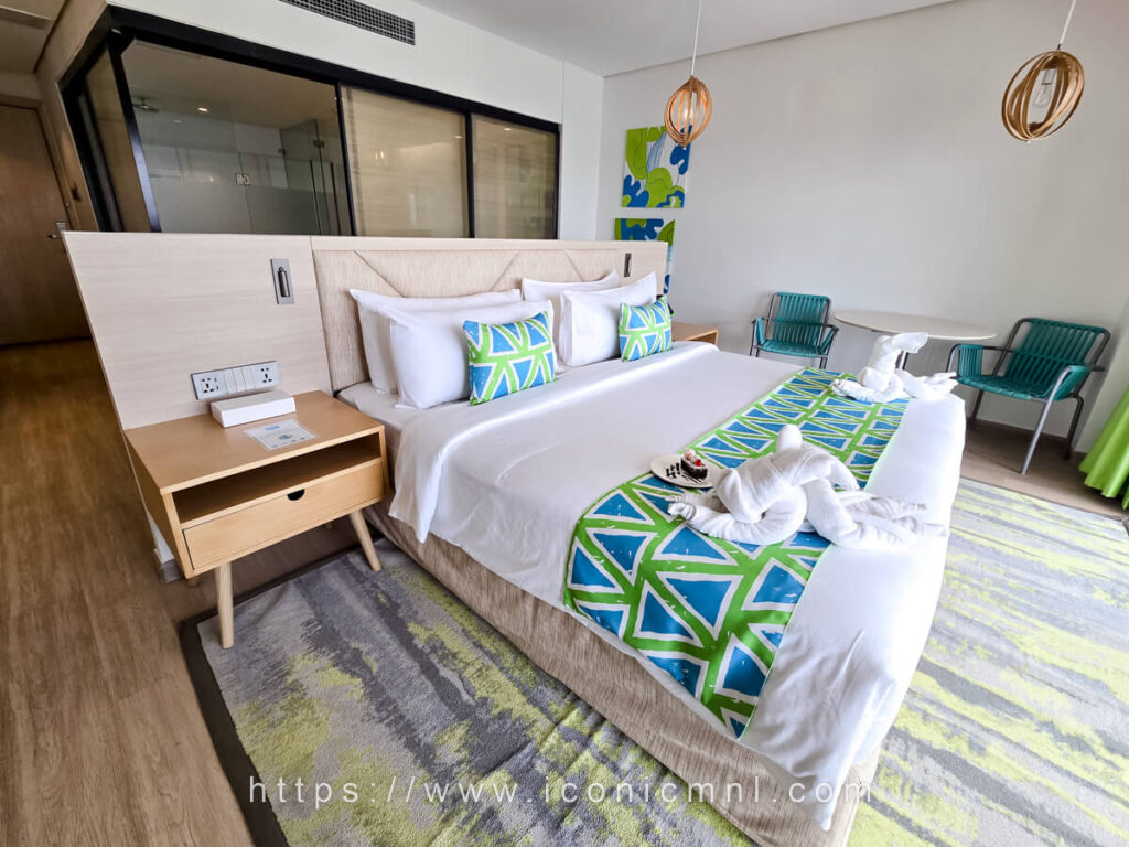 Lime Resort Manila Premier King Bayview Suite Bedroom