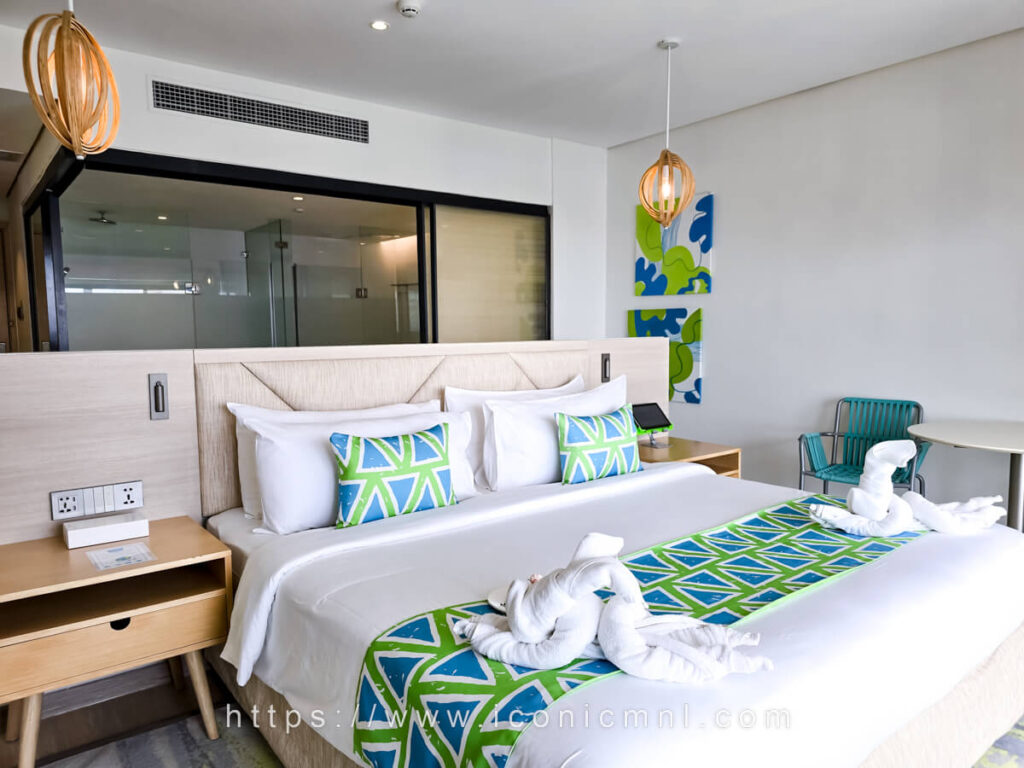 Lime Resort Manila Premier King Bayview Suite Bedroom