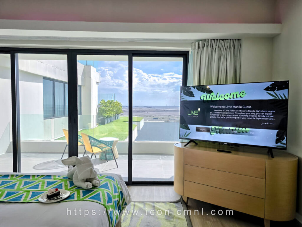Lime Resort Manila Premier King Bayview Suite Bedroom