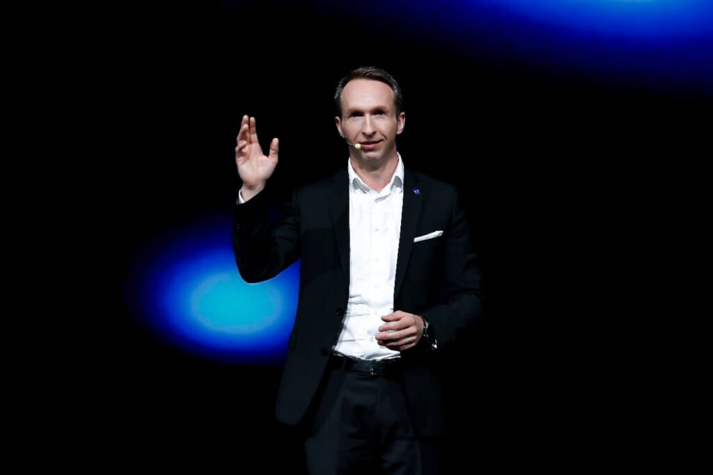 Andre Kutz, Head of ZEISS Photonics & Optics, delivers a speech on-site