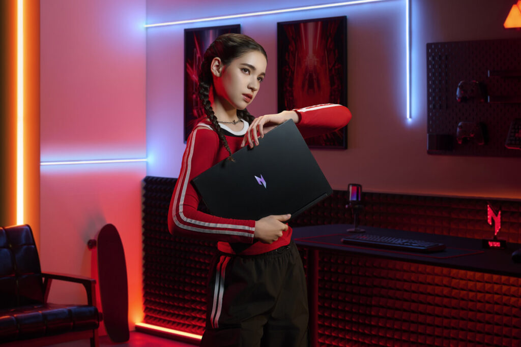 Acer Nitro V 16S