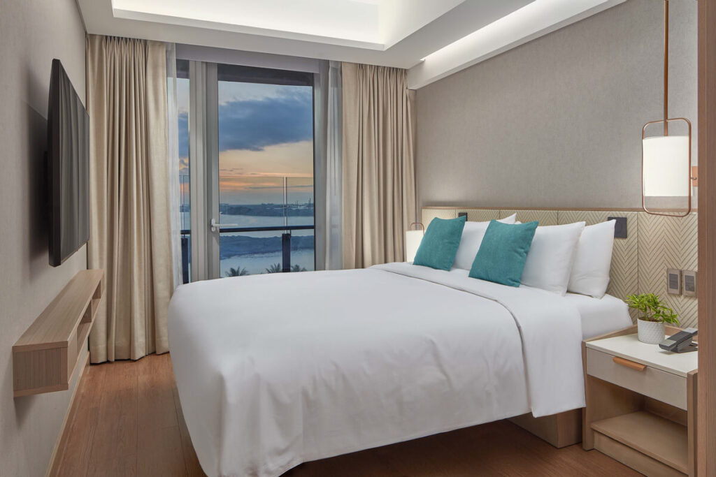 Lanson Place 2BR Panorama Suite King