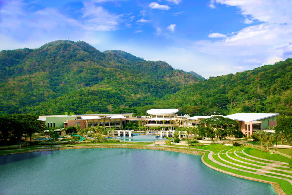 Pico de Loro Cove