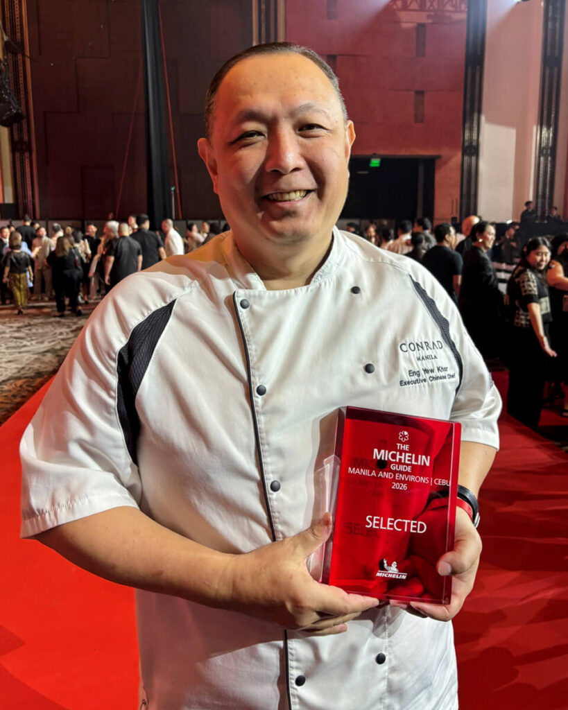 Executive Chinese Chef Eng Yew Khor of China Blue by Jereme Leung receives the award