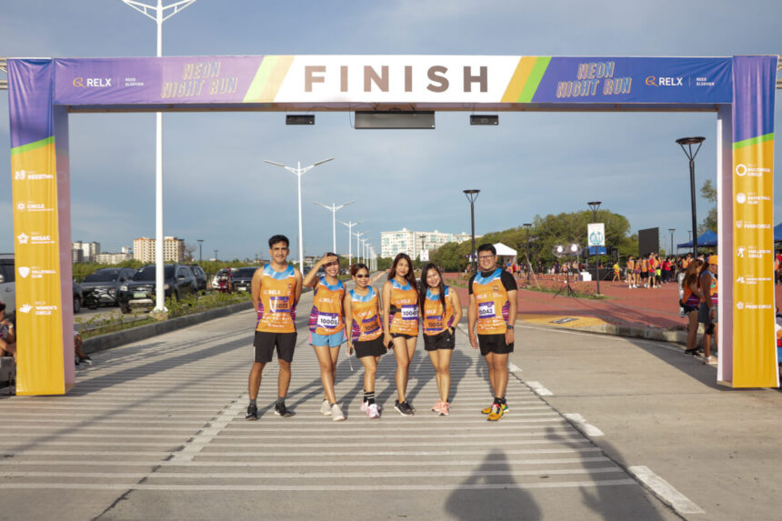 Hundreds joined the RELX Cares Neon Night Run in Iloilo, supporting the Friends of Cancer Kids in Iloilo Foundation Inc. (FCKIFI)
