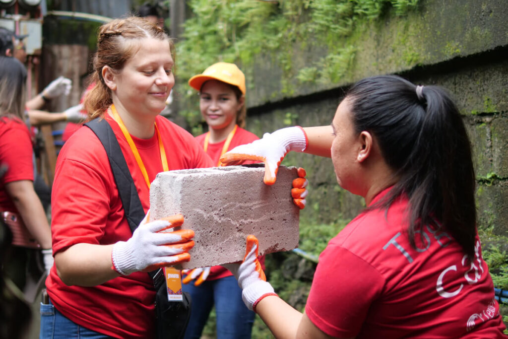 RTWC delegates from global RELX locations visited Payatas and helped renovate a home for one of our KKMK scholars