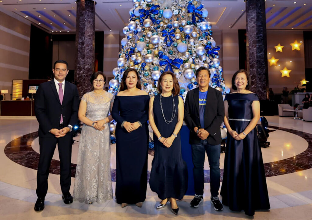 Radisson Blu Hotel Cebu Tree Lighting