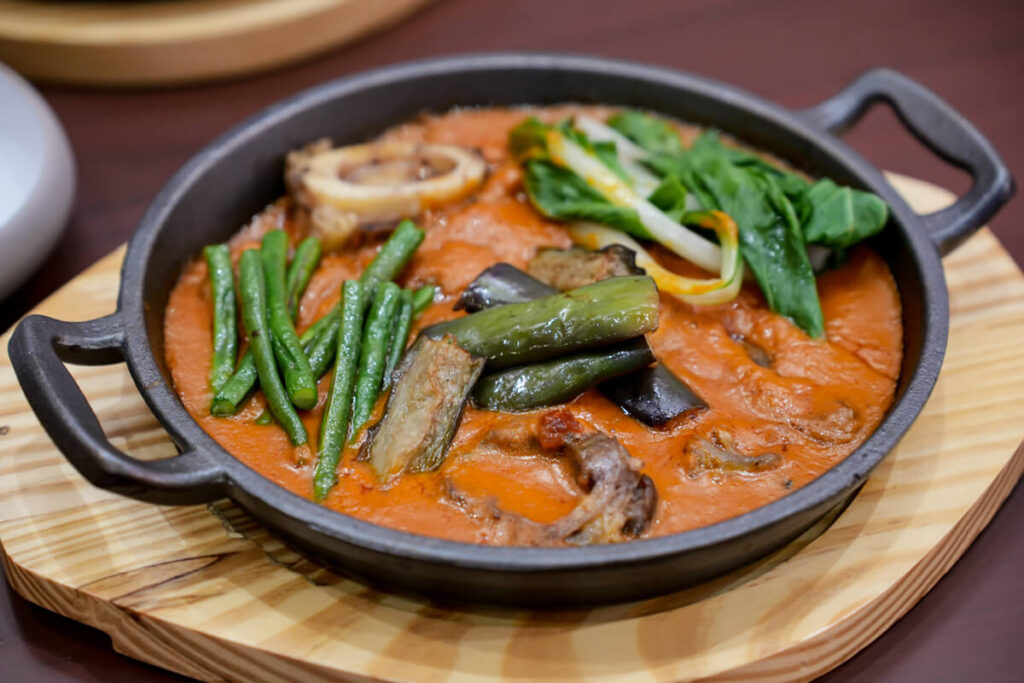 Razon’s of Guagua - Sizzling Bulalong Kare-kare