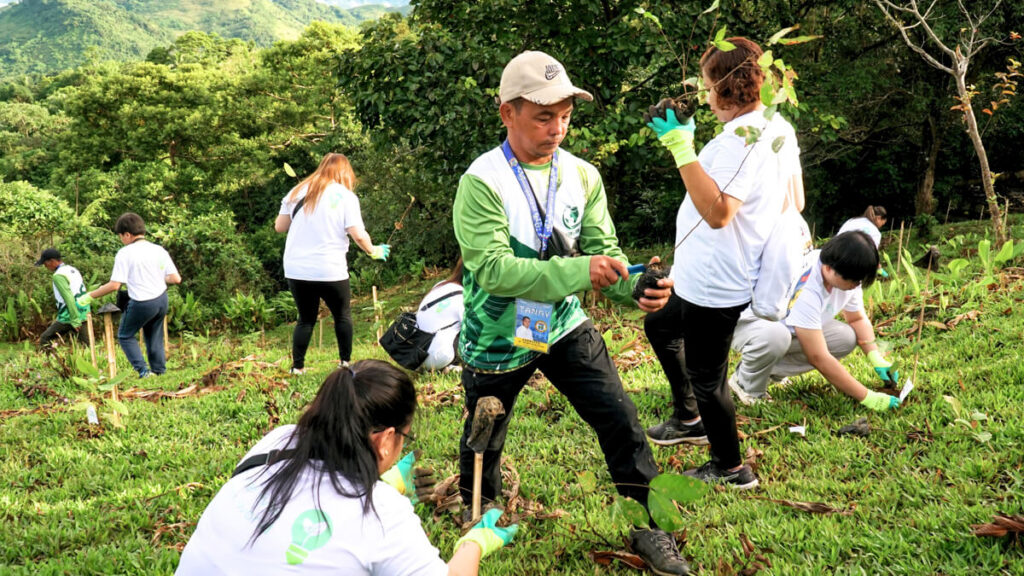 Signify Philippines Champions Sustainability at Takbo Para sa Kalikasan Earth Run