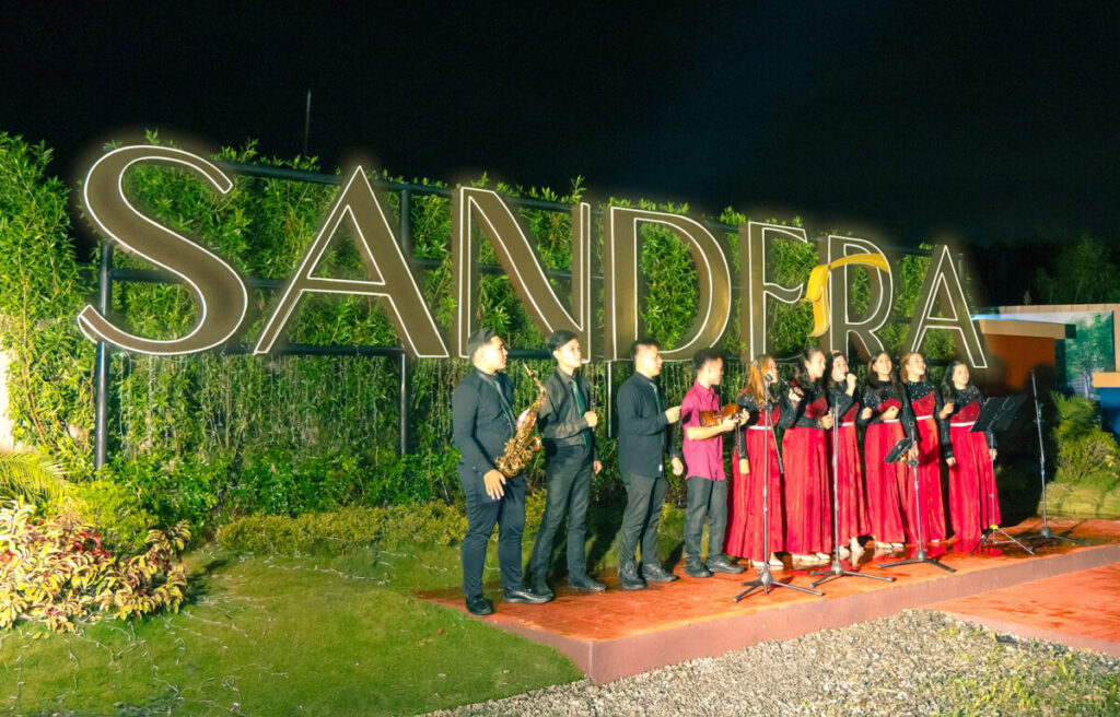Vista Manors Unwraps Christmas Celebrations in a Nationwide Lighting Ceremony - Sandera