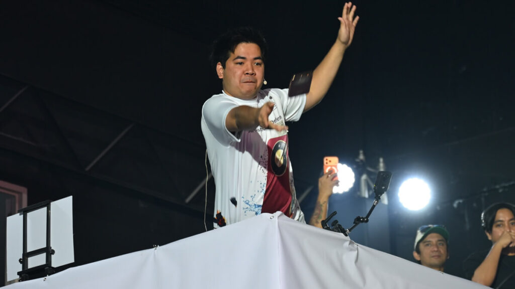 HONOR X9d 5G against Tesla Cybertruck