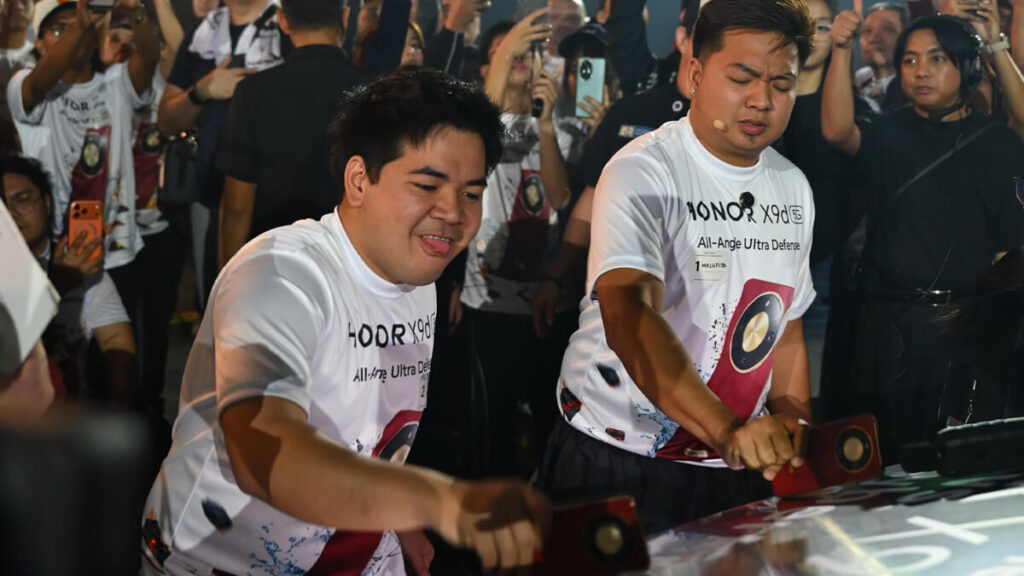 HONOR X9d 5G against Tesla Cybertruck