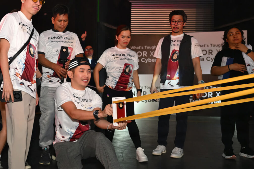 HONOR X9d 5G against Tesla Cybertruck