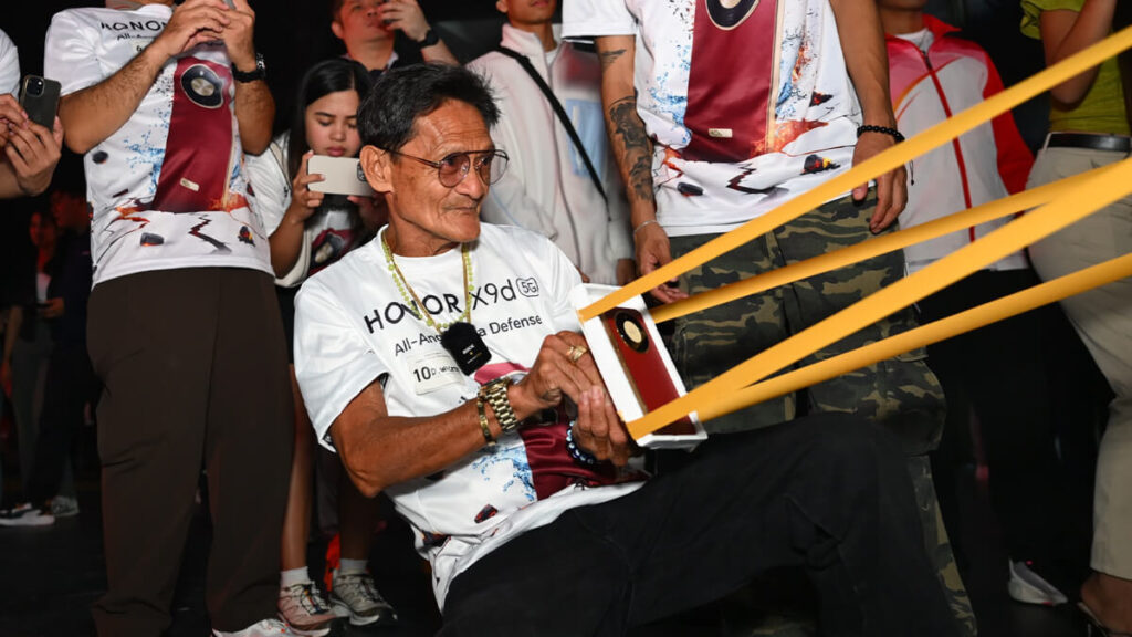 HONOR X9d 5G against Tesla Cybertruck