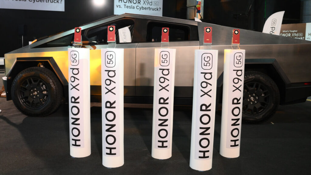 HONOR X9d 5G against Tesla Cybertruck