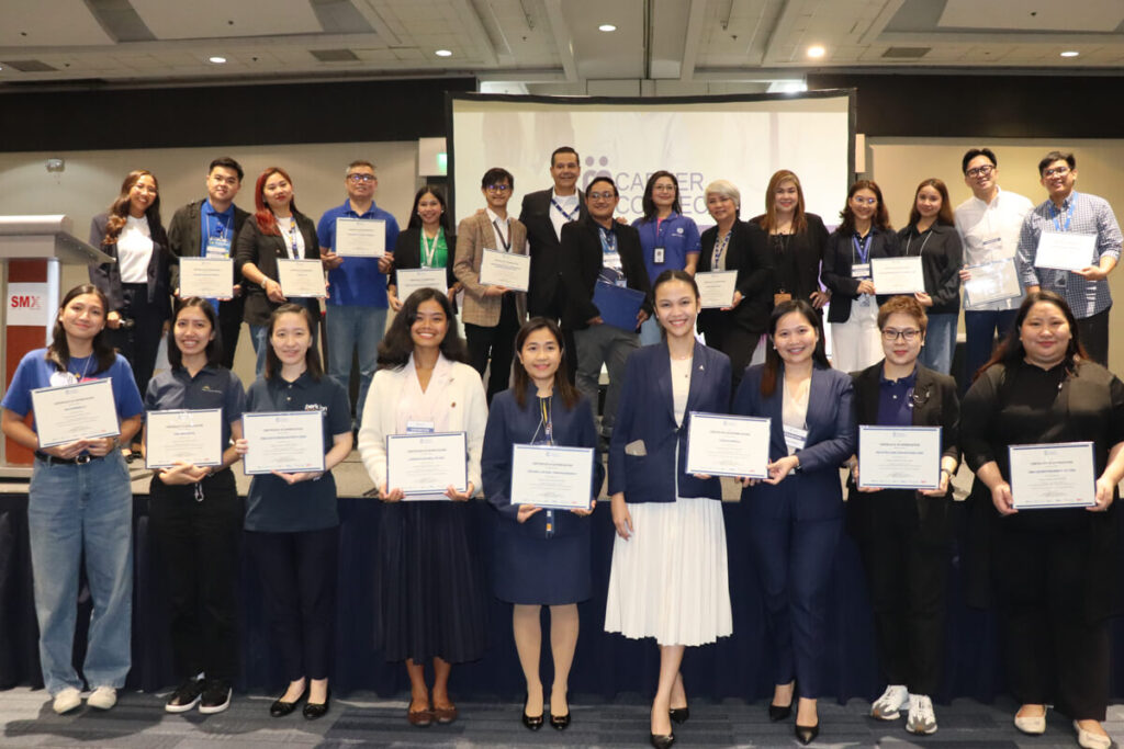 Partner employers receive their certificate of participation