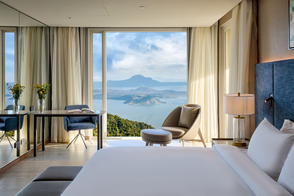Taal Vista Hotel - Presidential Villa King Bedroom